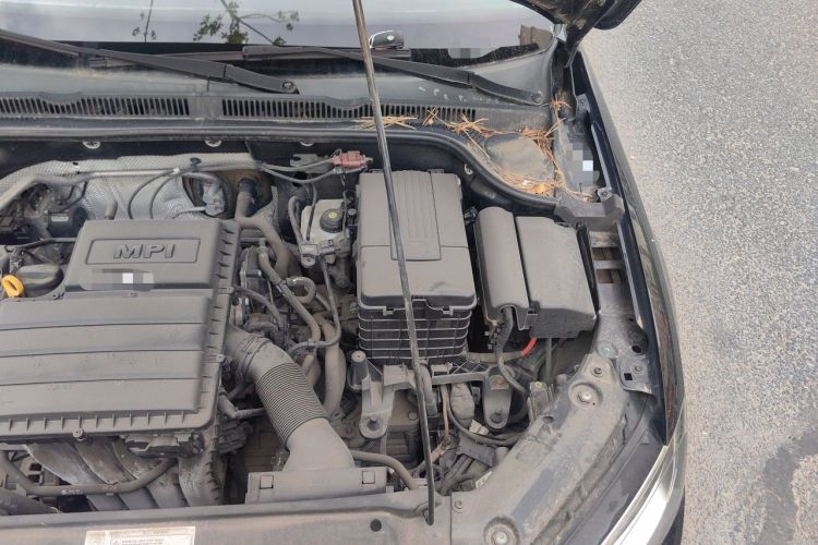 Used Volkswagen Sagitar 2015 1.6L Automatic Comfort Model Engine Bay Left