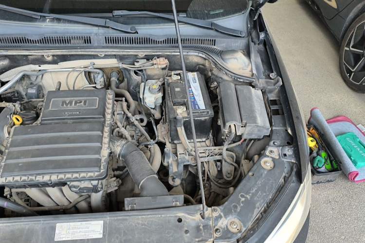 Used Volkswagen Sagitar 2015 1.6L Manual Comfort Model Engine Bay Left