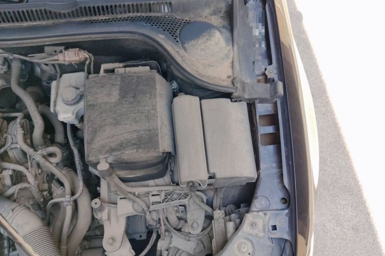 Used Volkswagen Sagitar 2015 1.6L Manual Comfort Model Engine Bay Left