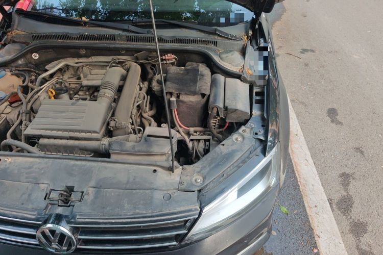 Used Volkswagen Sagitar 2015 230TSI Manual Luxury Edition Engine Bay Left