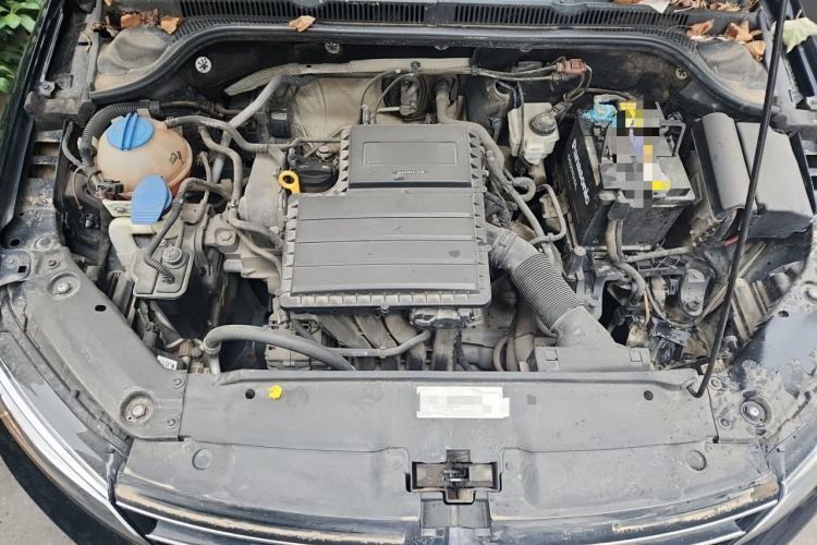 Used Volkswagen Sagitar 2015 1.6L Manual Comfort Model Engine Bay