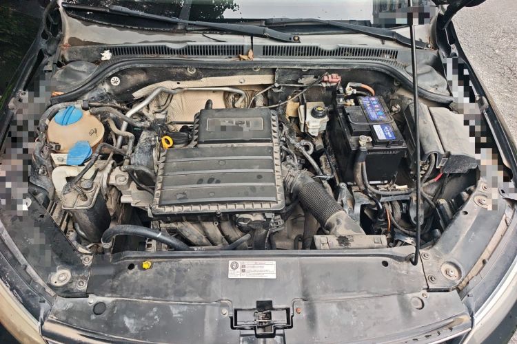 Used Volkswagen Sagitar 2015 1.6L Manual Comfort Model Engine Bay