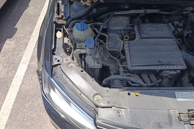 Used Volkswagen Sagitar 2015 1.6L Automatic Comfort Model Engine Bay Right
