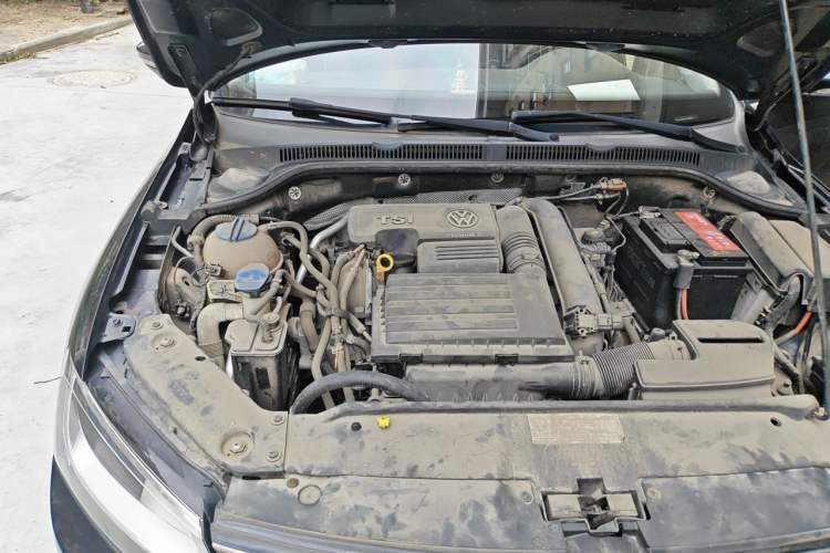 Used Volkswagen Sagitar 2015 230TSI Automatic Comfort Version Engine Bay Right