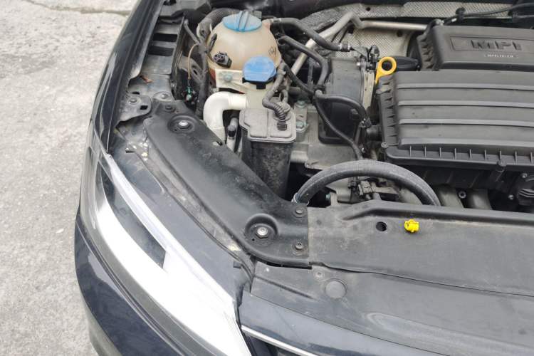 Used Volkswagen Sagitar 2015 1.6L Manual Comfort Model Engine Bay Right