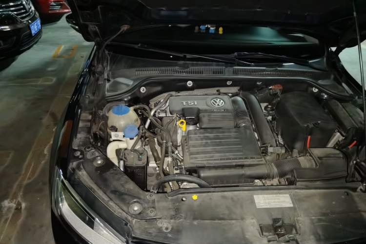 Used Volkswagen Sagitar 2015 230TSI Automatic Luxury Model Engine Bay Right
