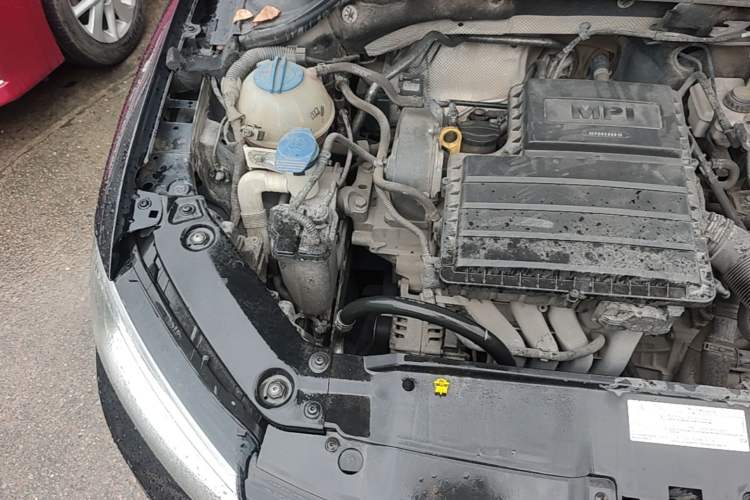 Used Volkswagen Sagitar 2015 1.6L Automatic Comfort Model Engine Bay Right