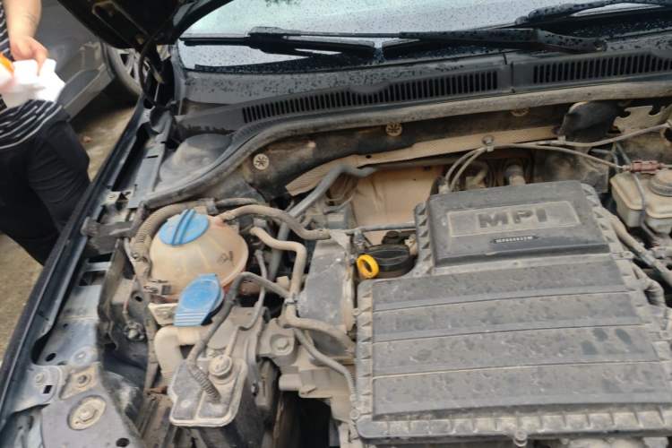 Used Volkswagen Sagitar 2015 1.6L Manual Comfort Model Engine Bay Right