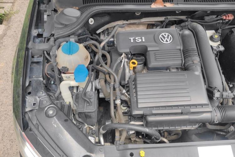 Used Volkswagen Sagitar 2015 230TSI Automatic Luxury Model Engine Bay Right