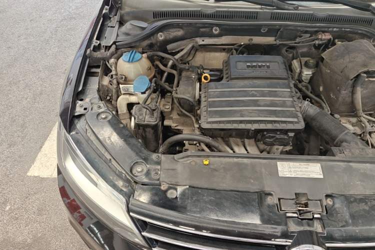 Used Volkswagen Sagitar 2015 1.6L Manual Comfort Model Engine Bay Right