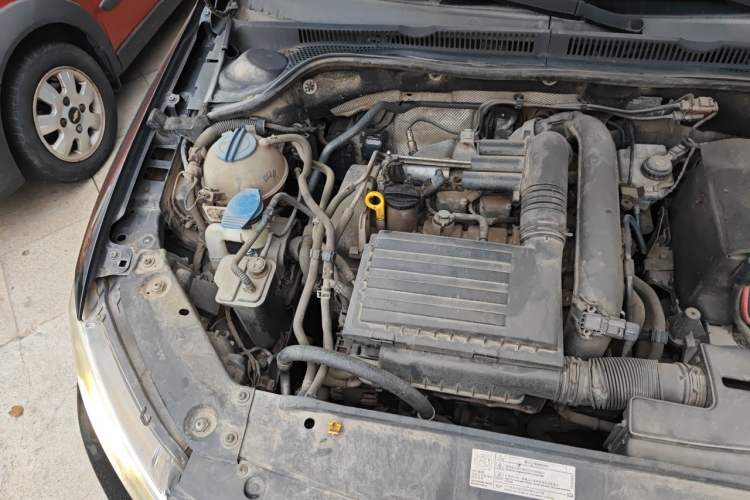 Used Volkswagen Sagitar 2015 230TSI Automatic Luxury Model Engine Bay Right