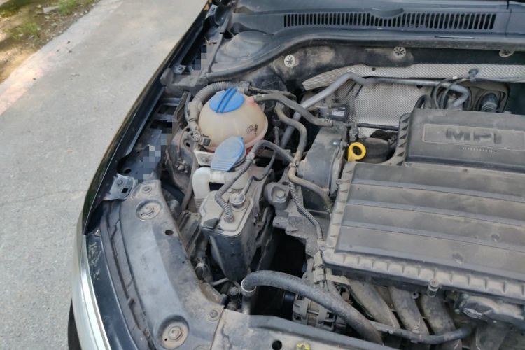 Used Volkswagen Sagitar 2015 1.6L Automatic Comfort Model Engine Bay Right