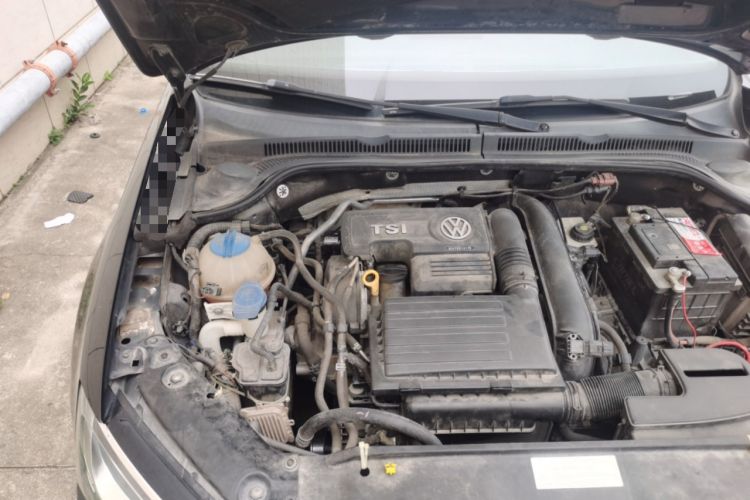 Used Volkswagen Sagitar 2015 230TSI Automatic Comfort Version Engine Bay Right