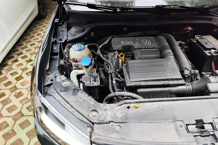 Used Volkswagen Sagitar 2015 230TSI Automatic Comfort Version Engine Bay Right