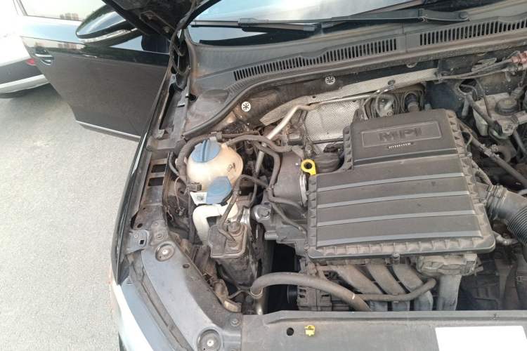 Used Volkswagen Sagitar 2015 1.6L Automatic Comfort Model Engine Bay Right