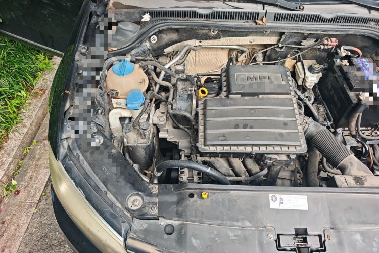 Used Volkswagen Sagitar 2015 1.6L Manual Comfort Model Engine Bay Right