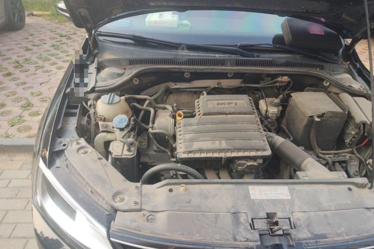 Used Volkswagen Sagitar 2015 1.6L Manual Comfort Model Engine Bay Right