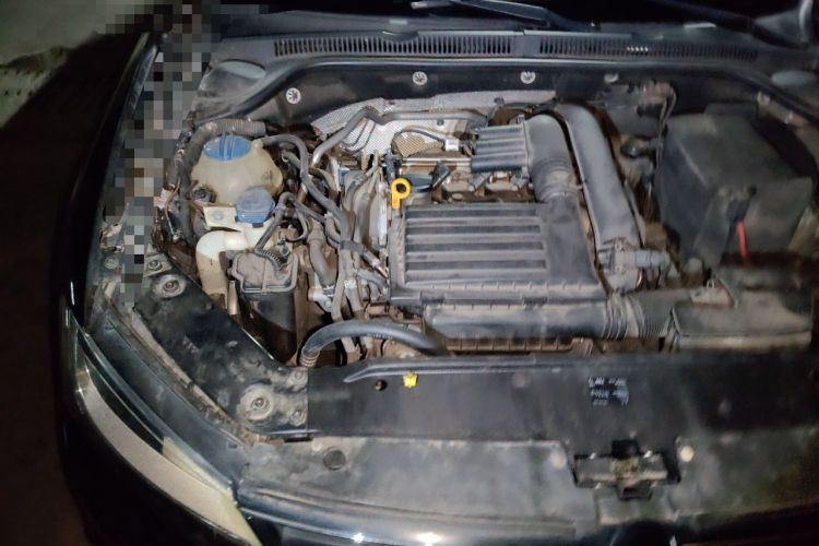 Used Volkswagen Sagitar 2015 230TSI Automatic Luxury Model Engine Bay Right
