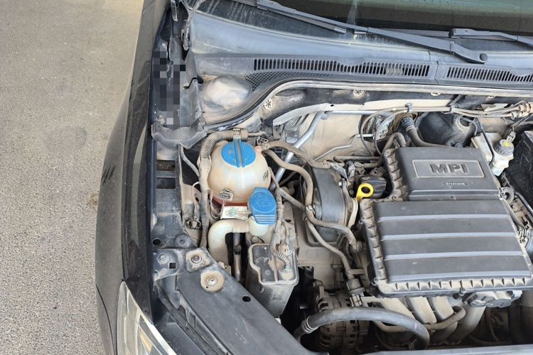 Used Volkswagen Sagitar 2015 1.6L Manual Comfort Model Engine Bay Right