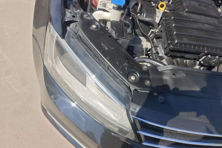 Used Volkswagen Sagitar 2015 1.6L Manual Comfort Model Engine Bay Right