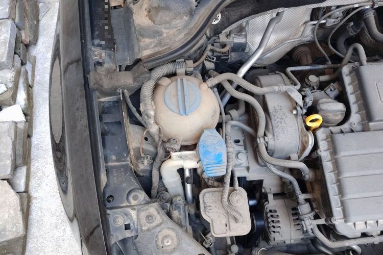 Used Volkswagen Sagitar 2015 1.6L Manual Comfort Model Engine Bay Right