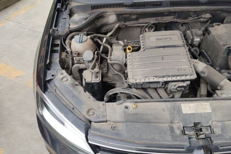 Used Volkswagen Sagitar 2015 1.6L Manual Comfort Model Engine Bay Right