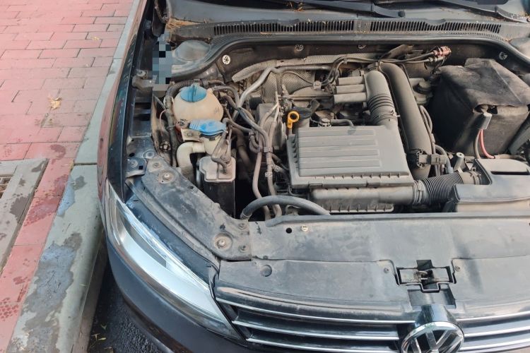 Used Volkswagen Sagitar 2015 230TSI Manual Luxury Edition Engine Bay Right