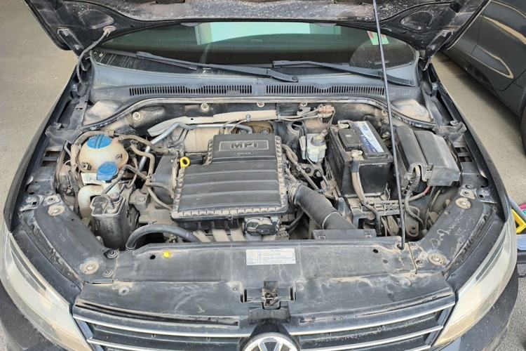 Used Volkswagen Sagitar 2015 1.6L Manual Comfort Model Engine Bay