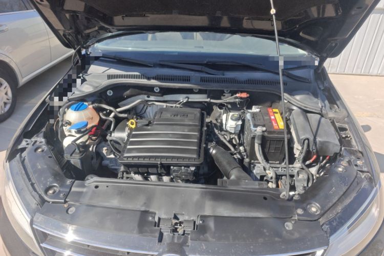 Used Volkswagen Sagitar 2015 1.6L Manual Comfort Model Engine Bay
