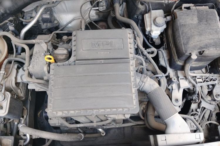 Used Volkswagen Sagitar 2015 1.6L Manual Comfort Model Engine Bay