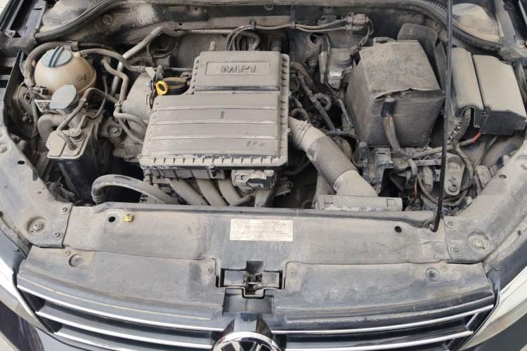 Used Volkswagen Sagitar 2015 1.6L Manual Comfort Model Engine Bay