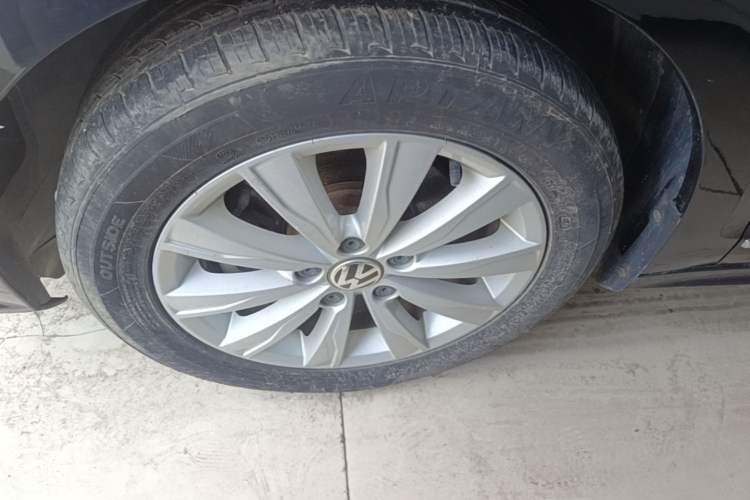 Used Volkswagen Sagitar 2015 1.6L Manual Comfort Model Exterior 4