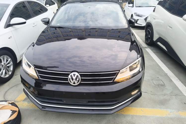 Used Volkswagen Sagitar 2015 1.6L Automatic Comfort Model Front