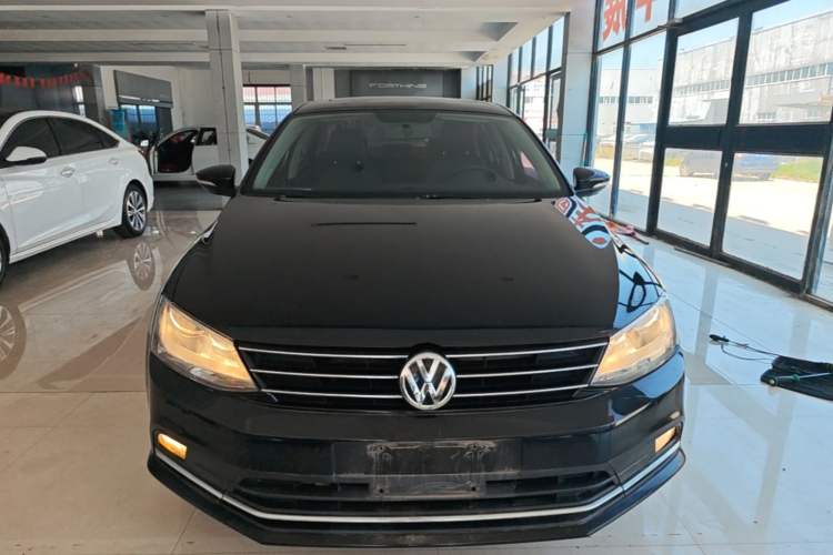 Used Volkswagen Sagitar 2015 1.6L Manual Comfort Model Front