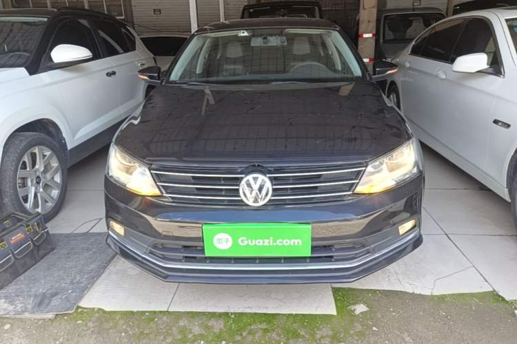 Used Volkswagen Sagitar 2015 1.6L Manual Comfort Model Front