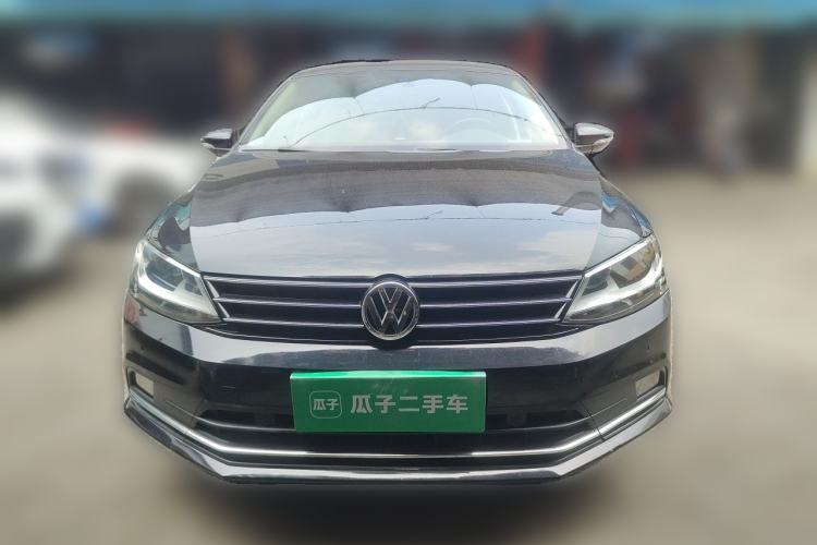 Used Volkswagen Sagitar 2015 230TSI Manual Luxury Edition Front