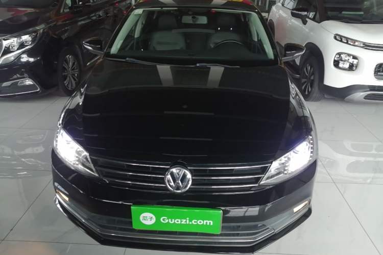 Used Volkswagen Sagitar 2015 230TSI Automatic Comfort Version Front