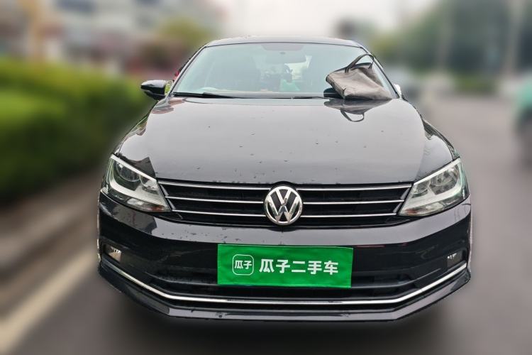 Used Volkswagen Sagitar 2015 1.6L Manual Comfort Model Front
