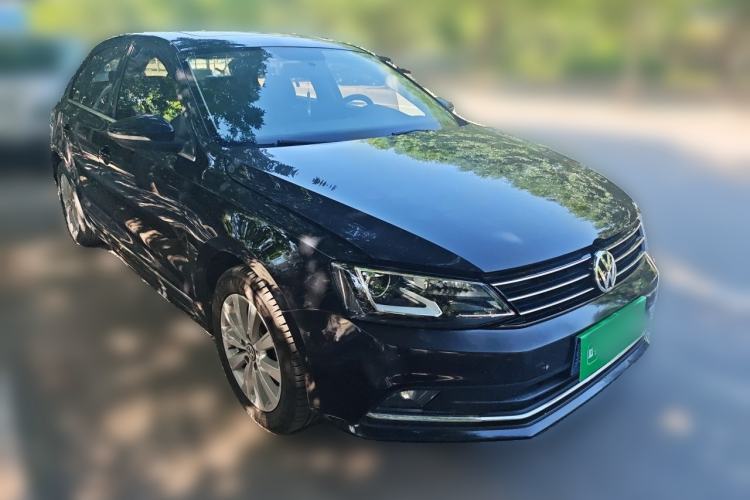 Used Volkswagen Sagitar 2015 230TSI Automatic Comfort Version Front Right 45 Deg