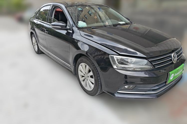 Used Volkswagen Sagitar 2015 230TSI Automatic Comfort Version Front Right 45 Deg