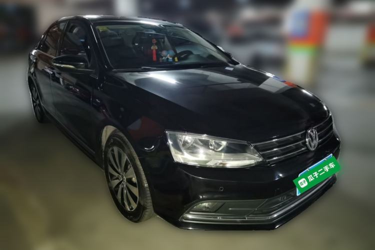 Used Volkswagen Sagitar 2015 230TSI Automatic Luxury Model Front Right 45 Deg