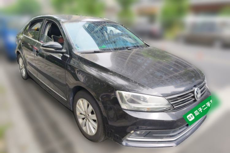 Used Volkswagen Sagitar 2015 230TSI Automatic Comfort Version Front Right 45 Deg