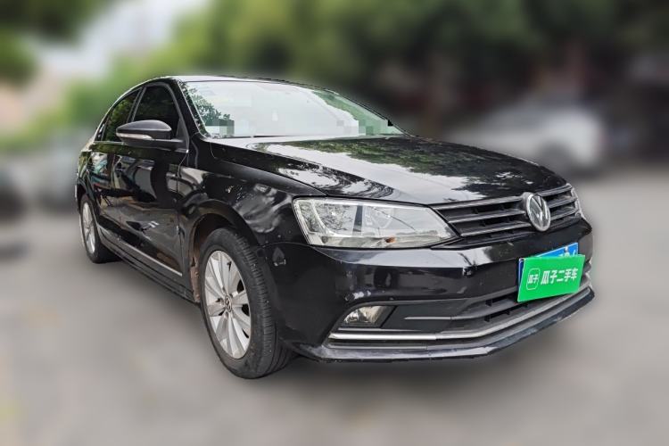 Used Volkswagen Sagitar 2015 230TSI Automatic Comfort Version Front Right 45 Deg