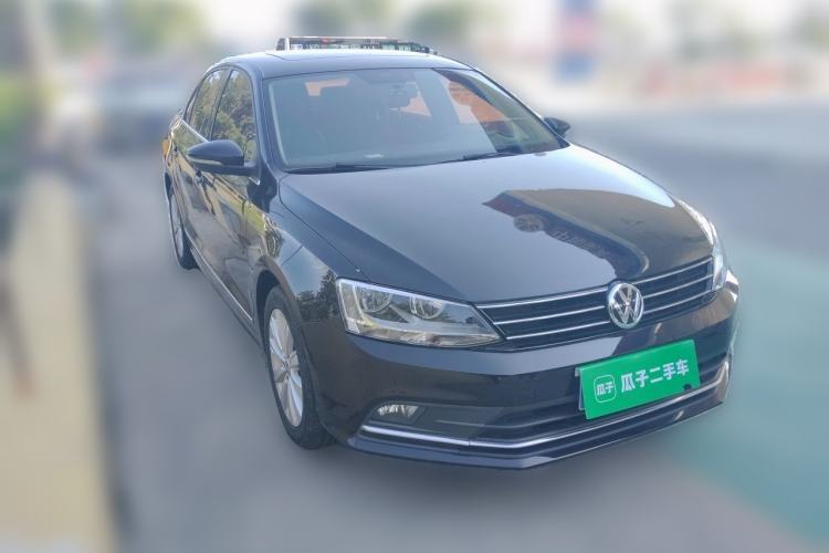 Used Volkswagen Sagitar 2015 230TSI Manual Comfort Version Front Right 45 Deg