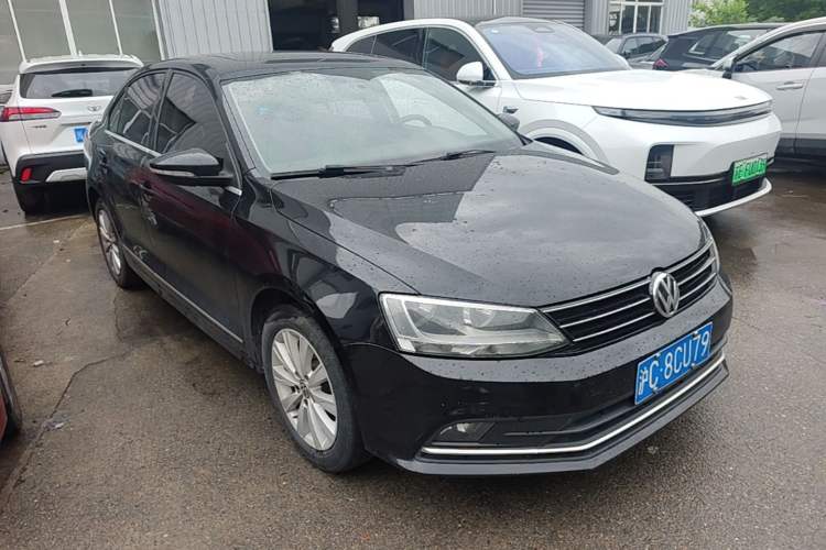Used Volkswagen Sagitar 2015 1.6L Automatic Comfort Model Front Right 45 Deg