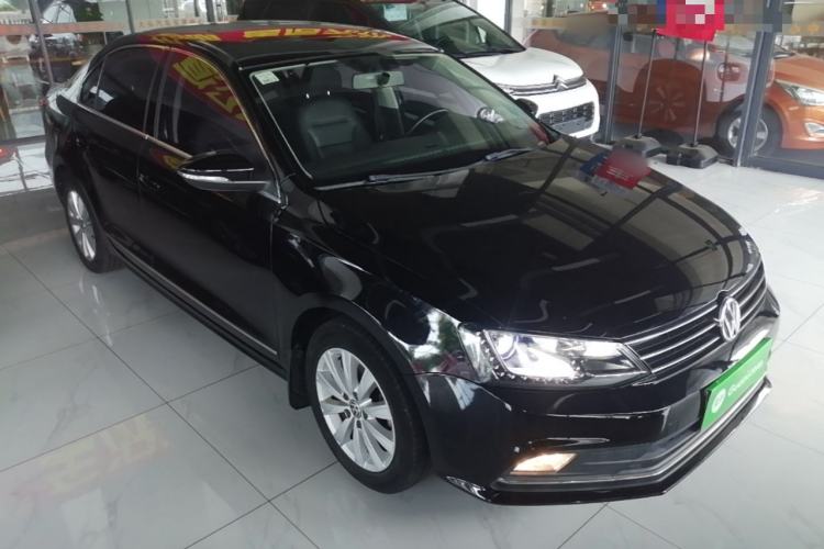 Used Volkswagen Sagitar 2015 230TSI Automatic Comfort Version Front Right 45 Deg