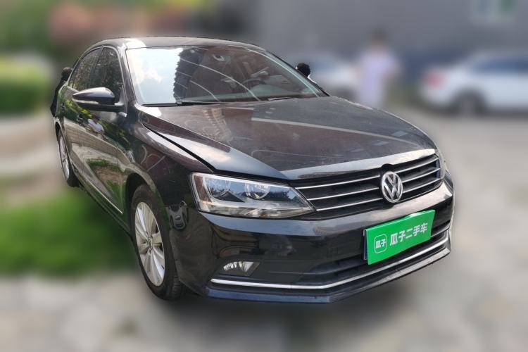 Used Volkswagen Sagitar 2015 230TSI Automatic Comfort Version Front Right 45 Deg