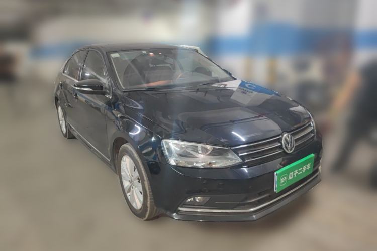Used Volkswagen Sagitar 2015 230TSI Automatic Comfort Version Front Right 45 Deg