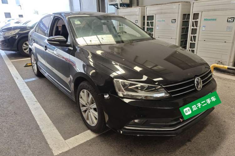 Used Volkswagen Sagitar 2015 1.6L Manual Comfort Model Front Right 45 Deg