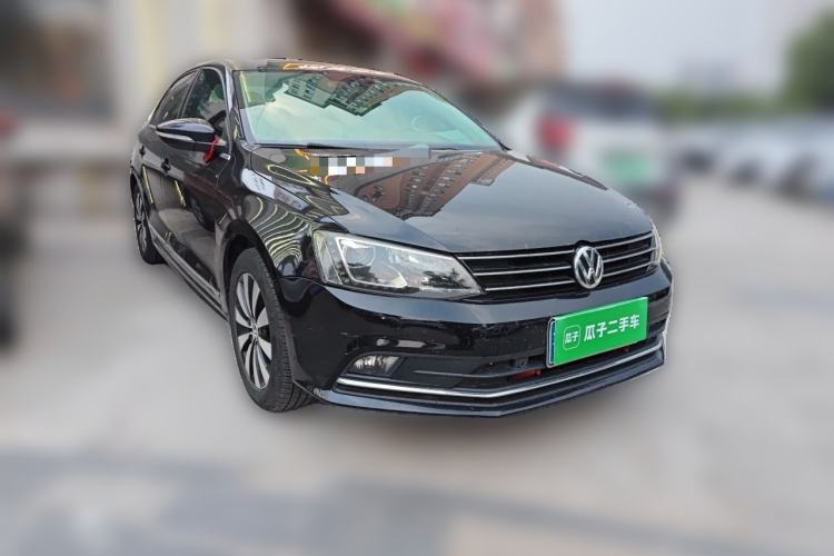 Used Volkswagen Sagitar 2015 230TSI Automatic Luxury Model Front Right 45 Deg
